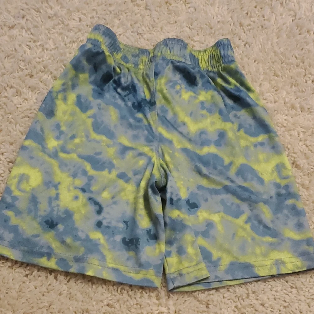 5 For $25 Under Armour Tie-Dye Blue and Green Shorts‎ Youth Size 5
